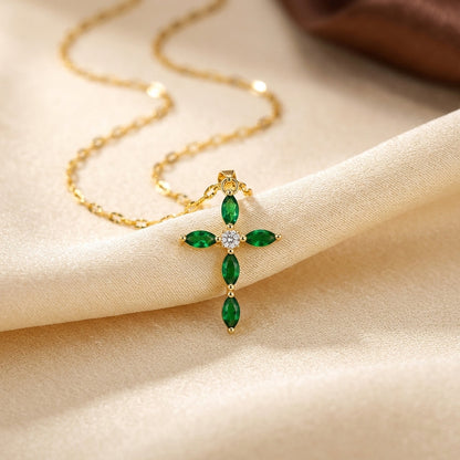 Collier en or avec émeraude en forme de marquise