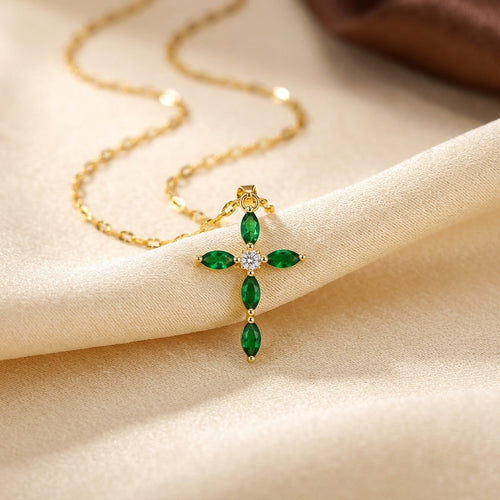Collier en or avec émeraude en forme de marquise