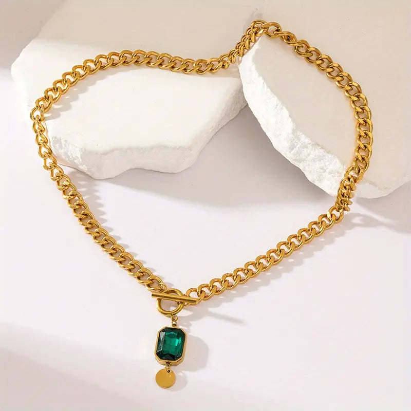 Collier en or avec émeraude