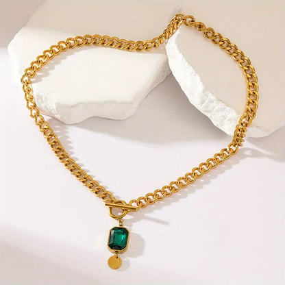 Collier en or avec émeraude