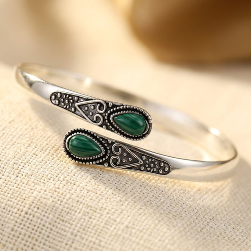 Bracelet vintage verte en pierres précieuses en argent