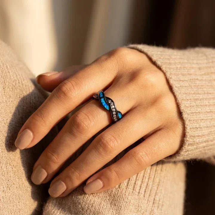 Bague en argent avec sertissage torsadé