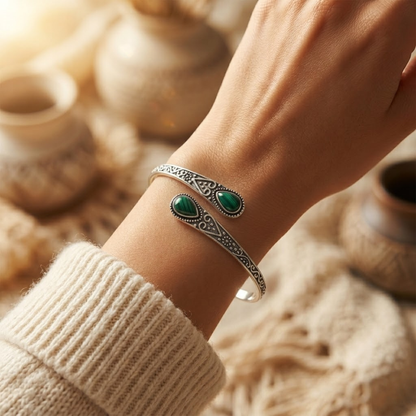 Bracelet vintage verte en pierres précieuses en argent