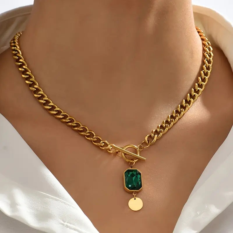 Collier en or avec émeraude