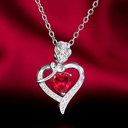 Collier avec pendentif en rubis en forme de cœur en argent