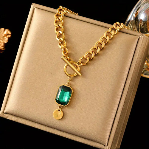 Collier en or avec émeraude