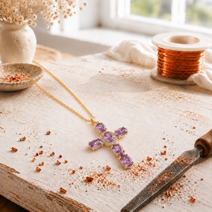 Pendentif en cuivre incrusté de zircon Croix avec chaîne