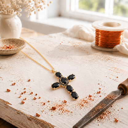 Pendentif en cuivre incrusté de zircon Croix avec chaîne