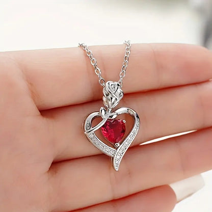 Collier avec pendentif en rubis en forme de cœur en argent