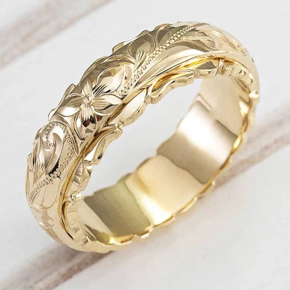 Bague en or antique avec des fleurs